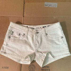 Miss Me 28”w white shorts